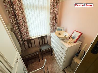 FRONT BEDROOM 3 / HOME OFFICE